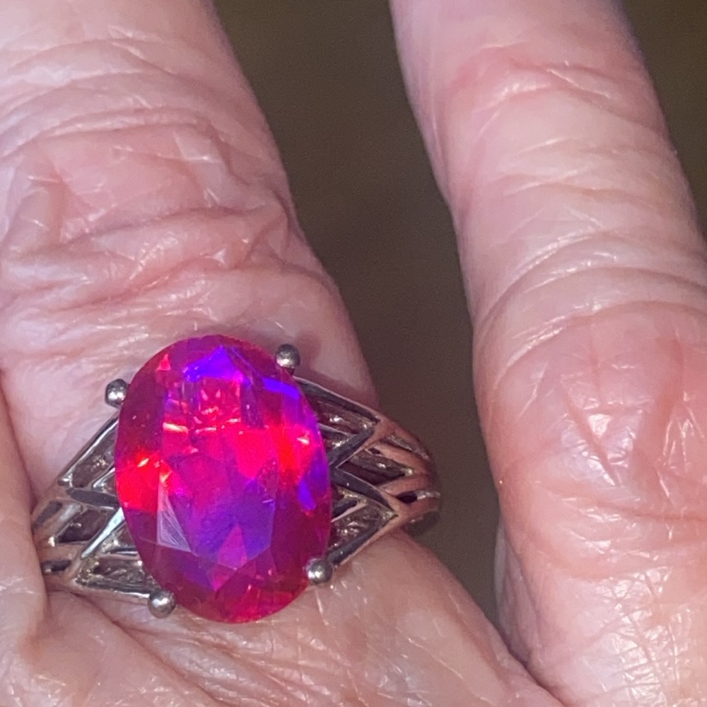 NWT Elegant Volcanic Fuchsia quartz size 6 Sterling